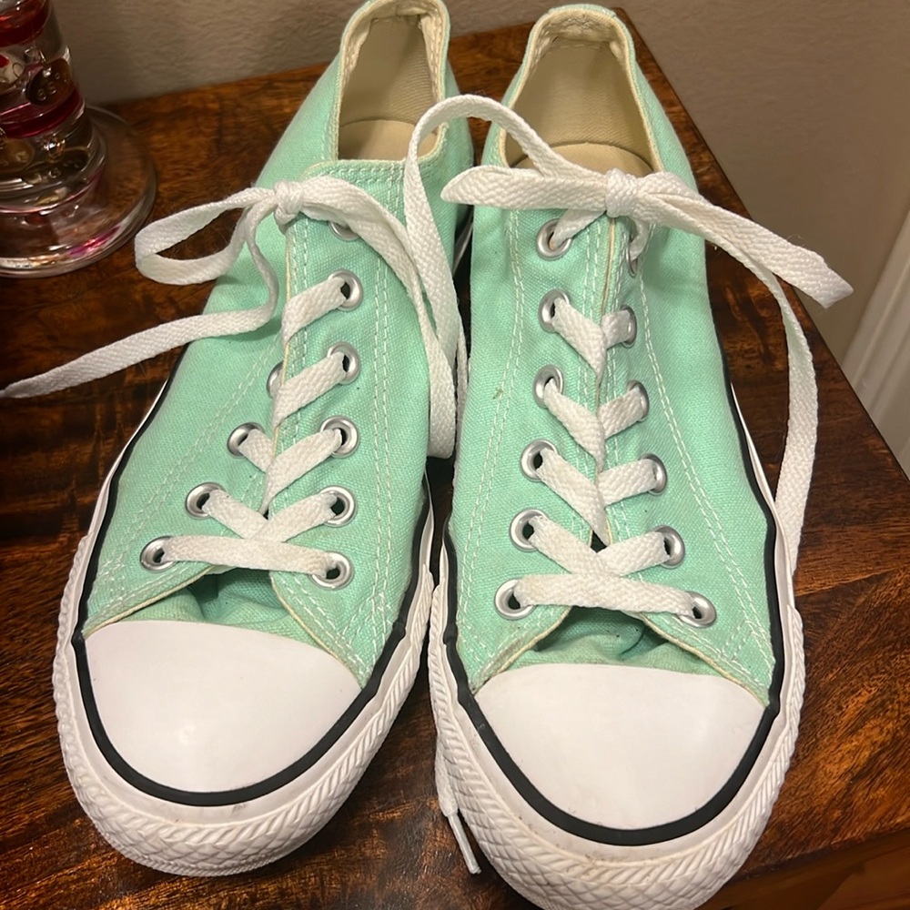 Converse Chuck All Star Tennis Shoes in Mint, Size 6, EUC